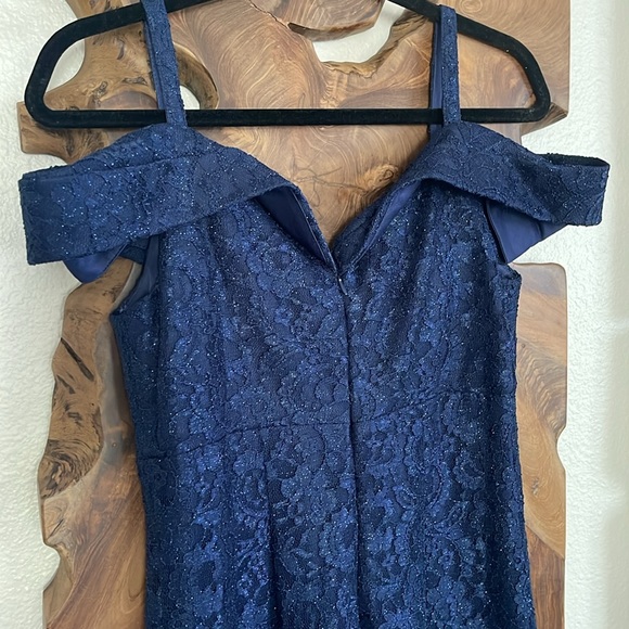 R & M Richard’s Full Length Blue Gown Size 8 Off Shoulder Lace Sweetheart Neck - Picture 5 of 11